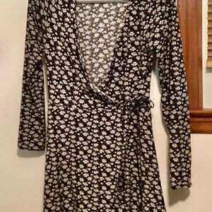 COPY - HOLLISTER SIZE (M) DRESS. IN GOOD USED CONDITION.